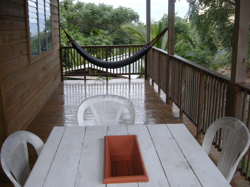 Apartments Chez Milady Utila Kültér fotó